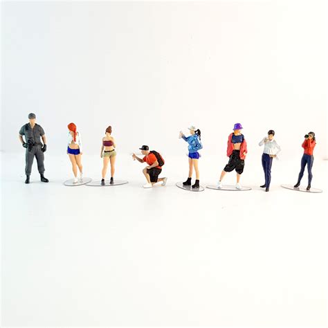 Kit Pessoas Jovens Para Dioramas E Expositor Hot Wheels Escala Em Resina E Pintadas A M O