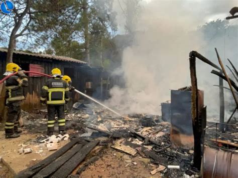 Casa Destru Da Pelo Fogo Em Reserva Ind Gena De Passo Fundo Lagoa