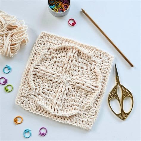 Compass Rose - East - Granny Square | Patterns | - Hobbii.com