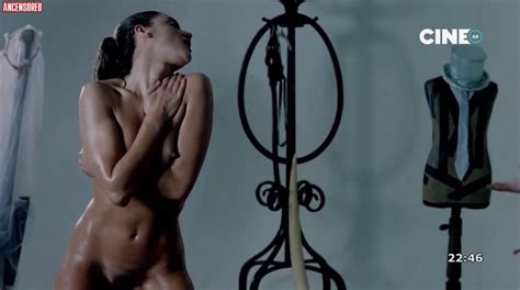 Naked Unknown In En Retirada