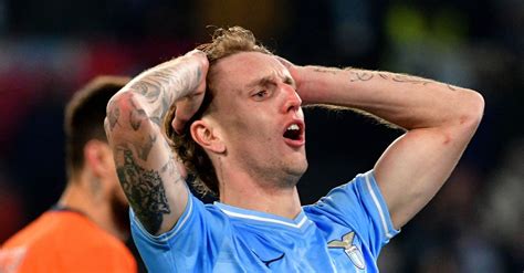 Lazio Ansia Rovella Il Centrocampista Lascia Lallenamento Il Motivo