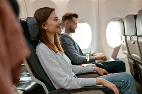 Plane Passengers Get Upgraded—Luckily Their Friends Are Sat Behind