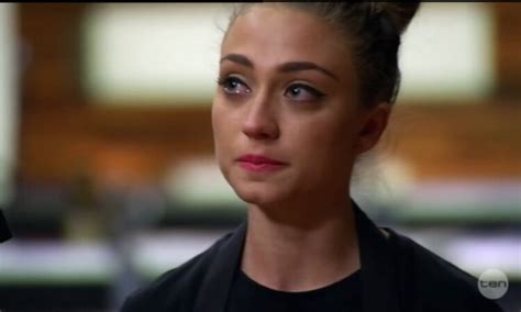 8 Hot Sexy Sara Oteri Bikini Pics