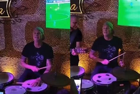 Chad Smith Do Red Hot Chilli Peppers Toca Em Bar No Rio De Janeiro Assista Banda B