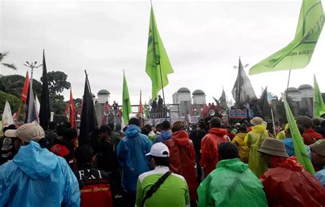 UU Cipta Kerja Permudah Perizinan Bagi Pelaku Usaha Baru Harian Dewata