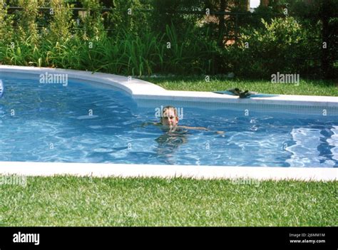 Kline M Dchen Bikini Fotos Und Bildmaterial In Hoher Aufl Sung Alamy