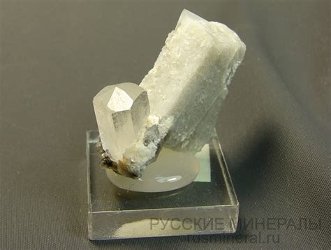 Фенакит 3х3х1,5см купить за 20000 руб.
