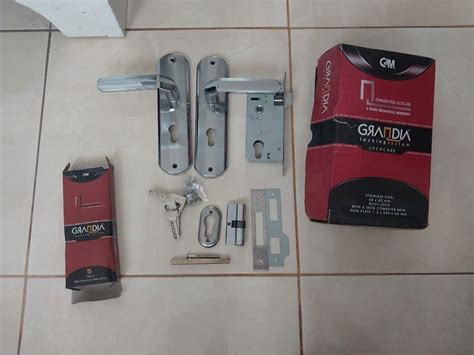 Gagang Pintu Set Handle Pintu Set Grandia Medium Body Dan Cylinder