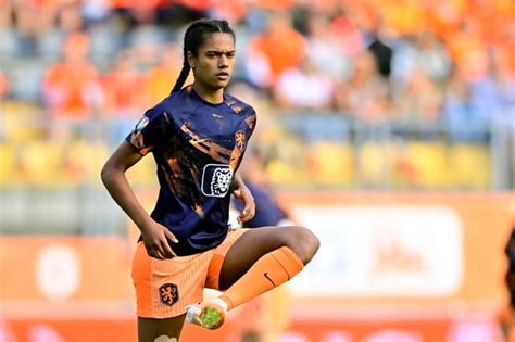 10 Hot Sexy Esmee Brugts Bikini Pics