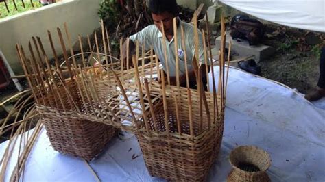 Cara Membuat Keranjang Anyaman Menganyam Keranjang Dari Bambu Dengan