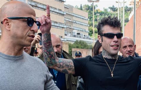 Caso Iovino Ma Lo Sapete Chi Sono Gli Ultras Che Accompagnano Fedez