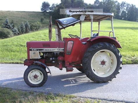 ihc   agricultural tractor photo  specs