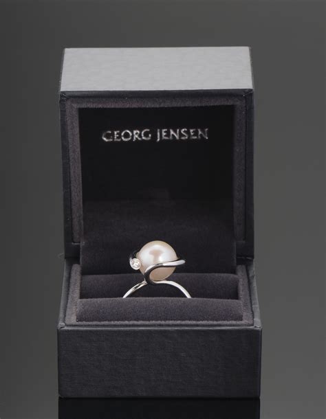 Georg Jensen Magic Ring Af 18 Kt Hvidguld Med Perle Og Brillanter