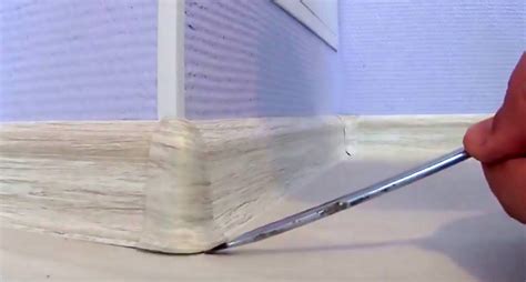 Как правильно снять плинтус в квартире или доме