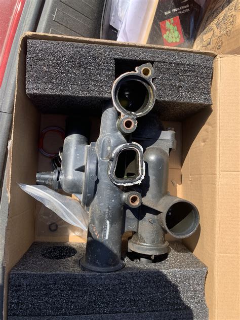 Корпус термостатов алюминиевый, прокладка крышки клапанов — Dodge ...