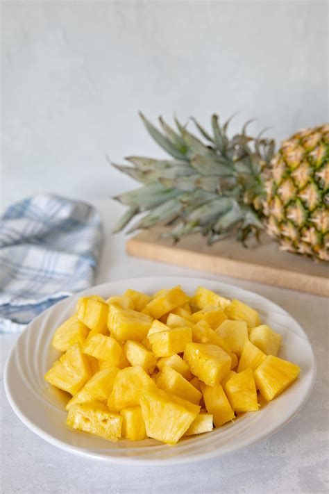 cut  pineapple barbara bakes