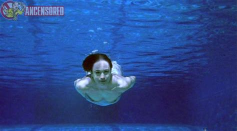 Naked Soraya Gomaa In Marmor Stein Eisen