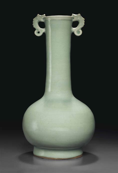 A RARE LONGQUAN CELADON BOTTLE VASE WITH DRAGON HANDLES SONG DYNASTY