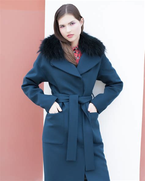 Пальто прямого силуэта изумрудного цвета