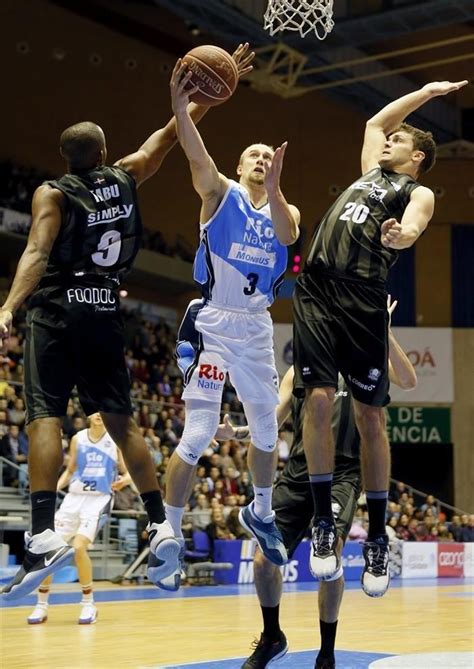 El perímetro del Bilbao Basket acabó con el Obradoiro en Sar
