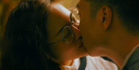 Cùng đã có vợ nhưng 2 nam diễn viên phim VTV hot nhất hiện nay có cảnh hôn khác xa nhau