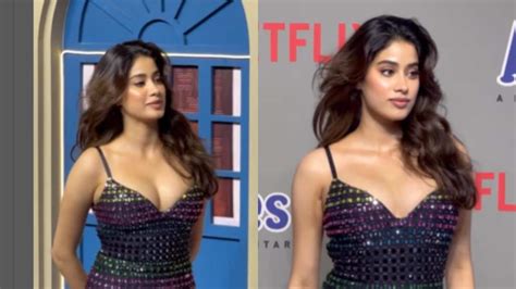 Sexy Janhvi Kapoor Flaunts Her Curves In Body Hugging Dress Hot Video
