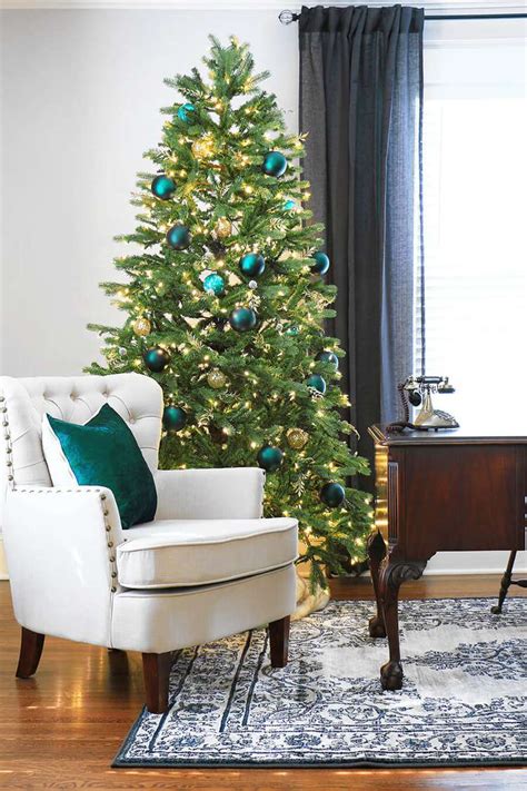 28 Christmas Tree Color Scheme Ideas That Always Work