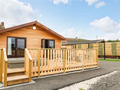 Holiday Lodges, Log Cabins and Cottages with Hot Tubs in Derbyshire ...