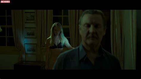 Naked Paolla Oliveira in Assédio