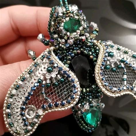 Я всегда думала, что изумрудный цвет идеально сочетается с золотом. Но ...