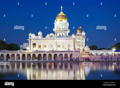 gurudwara bangla sahib sarovar pond sikh guru temple  res stock