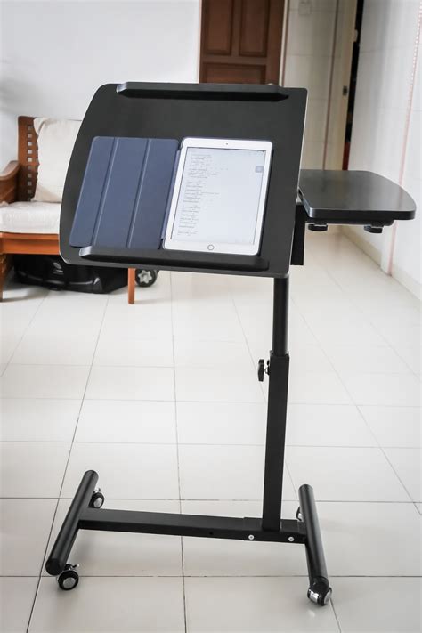 laptop table  primero javin tham