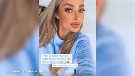 Love Island S Chloe Crowhurst Strips Completely Naked For Candid Pregnancy Update The Mirror