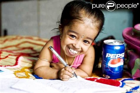 Jyoti Amge﻿ La Plus Petite Femme Du Monde Selon Guinness World