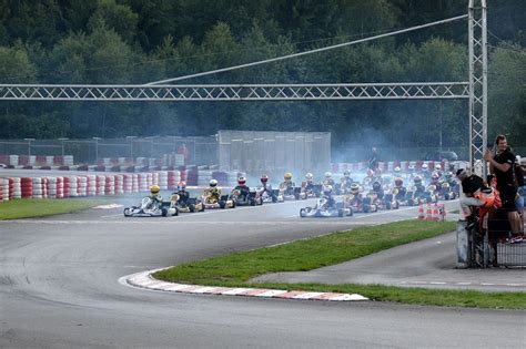 Spannende Halbzeitrennen Des Acv Rmkc In Wackersdorf Kart Magazin De