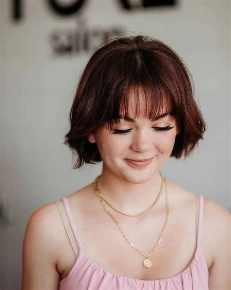 25 Edgy Short Bobs With Wispy Bangs - Styleoholic