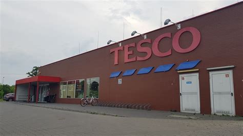 Tesco wycofuje się z Polski Co z gostynińskim supermarketem