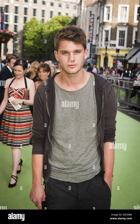 Jeremy Irvine And Girlfriend