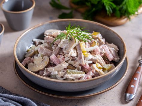 Салат «Фаворит» (классический) — рецепт с фото пошагово