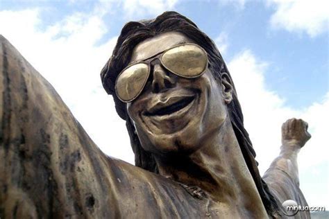 Est Tua De Bronze De Michael Jackson Inaugurada No Dona Marta Minilua