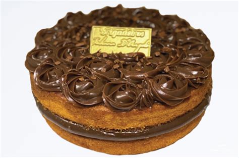 Bolo Naked De Cenoura Brigadeiro Brigadeiros Fabiana D Angelo