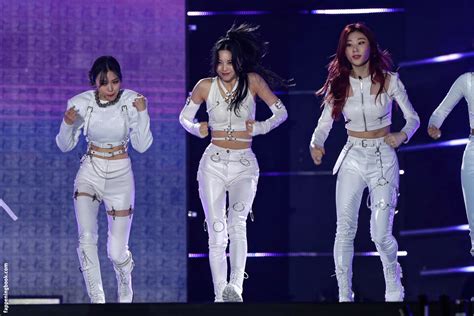 Itzy All In Us Nude OnlyFans Leaks Fappening FappeningBook