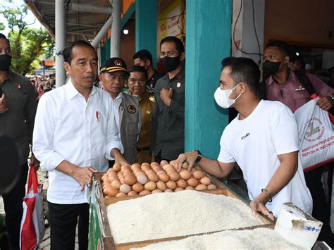 Jokowi Sebut Harga Sejumlah Kebutuhan Pokok Di Pasar Kelapa Cilegon