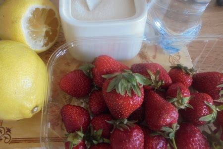 Лимонад с клубникой - пошаговый рецепт с фото (1433 просмотра)