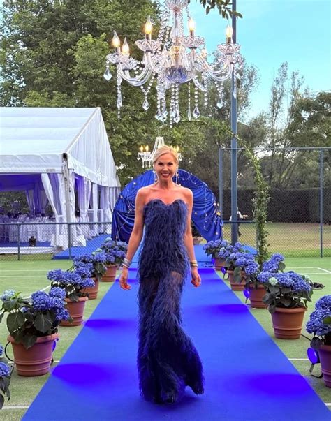 Federica Panicucci fisico e bikini top è regina dell estate