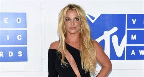 Britney Spears Luce Figura De Impacto Con Bikini En Su Mansi N