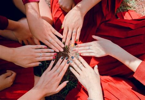 Manicure Nude Na Co Dzie Do Pracy I Do Szko Y Trend Zn W Powraca