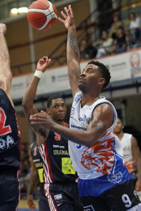 Basket Vittoria All Overtime Per La Benacquista Superata L Urania