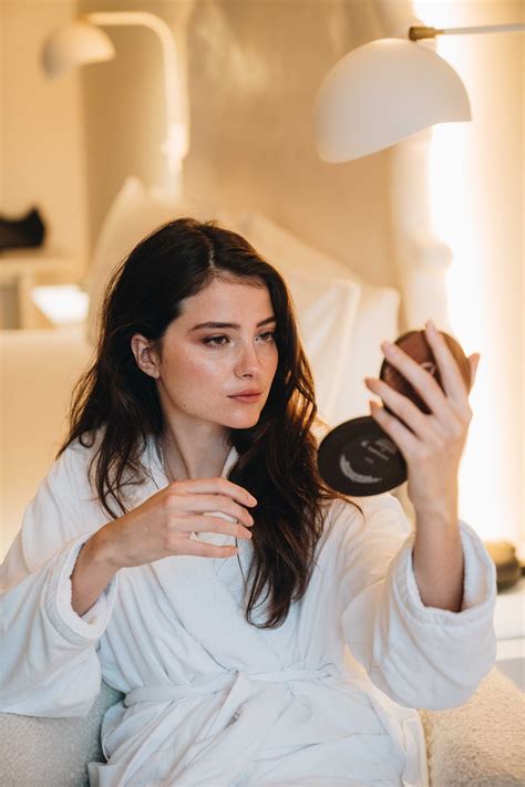 Blanca Soler y el traje de Mango perfecto para todos tus eventos de