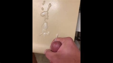 在呻吟时单独抽搐射精 Pornhub Gay